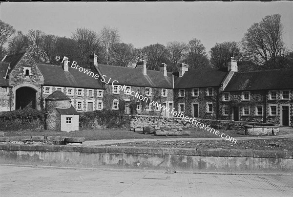 HEADFORD HOUSE  THE FARM YARD